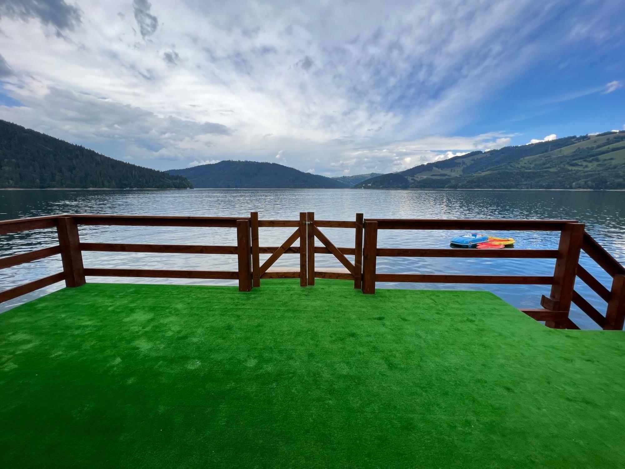 Holiday Bicaz Bungalows On The Lake Eksteriør billede